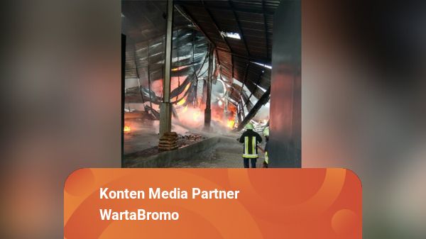 Pabrik Plastik Terbakar